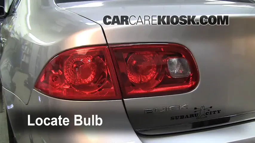 2006 Buick Lucerne CXS 4.6L V8 Luces Luz de reversa (reemplazar foco)